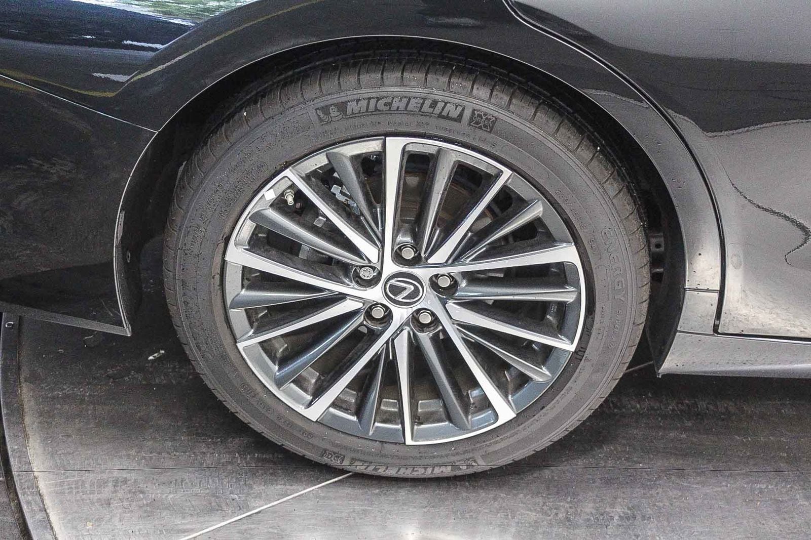 Thumbnail: 2025 Lexus ES - 12