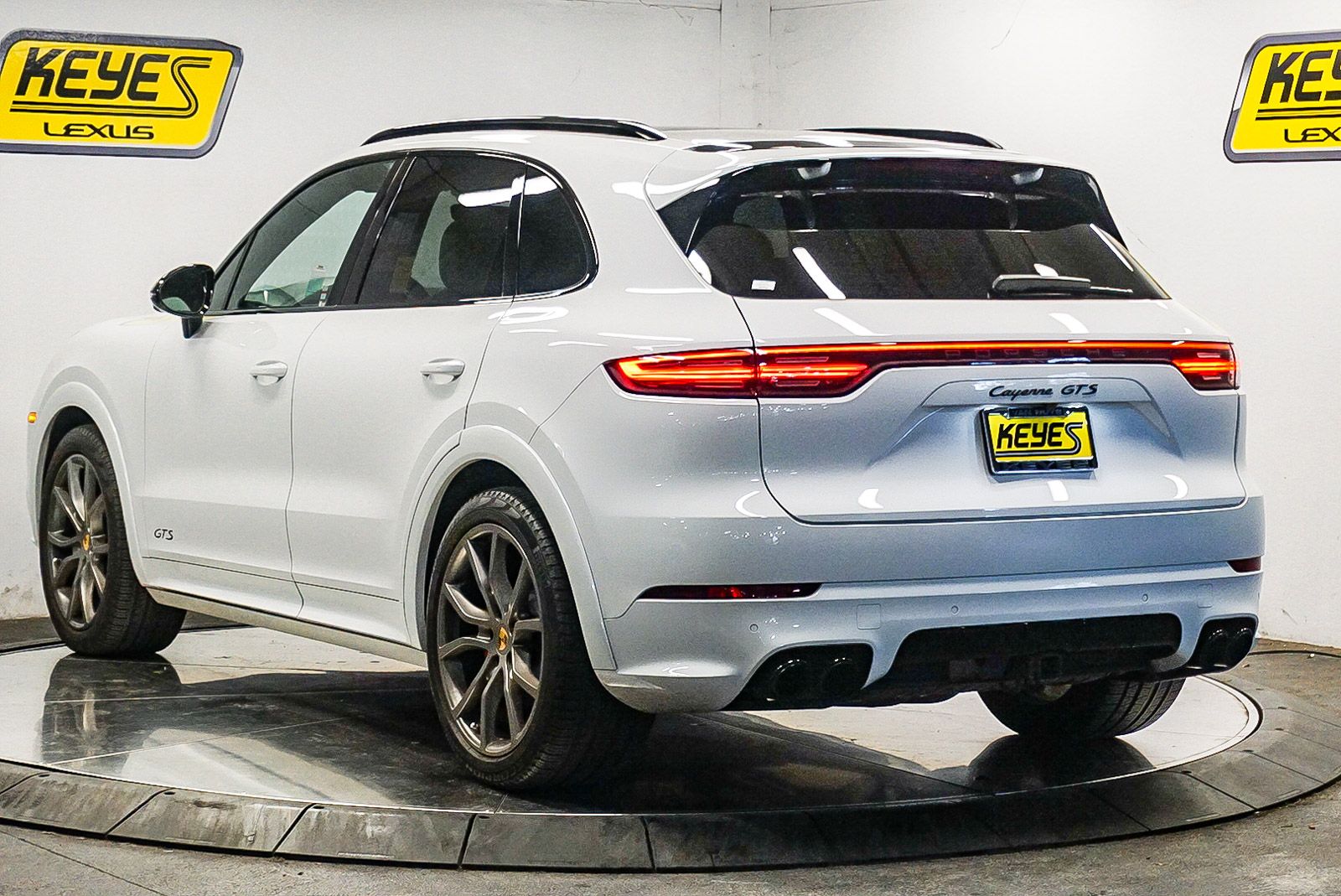 Thumbnail: 2023 Porsche Cayenne - 2