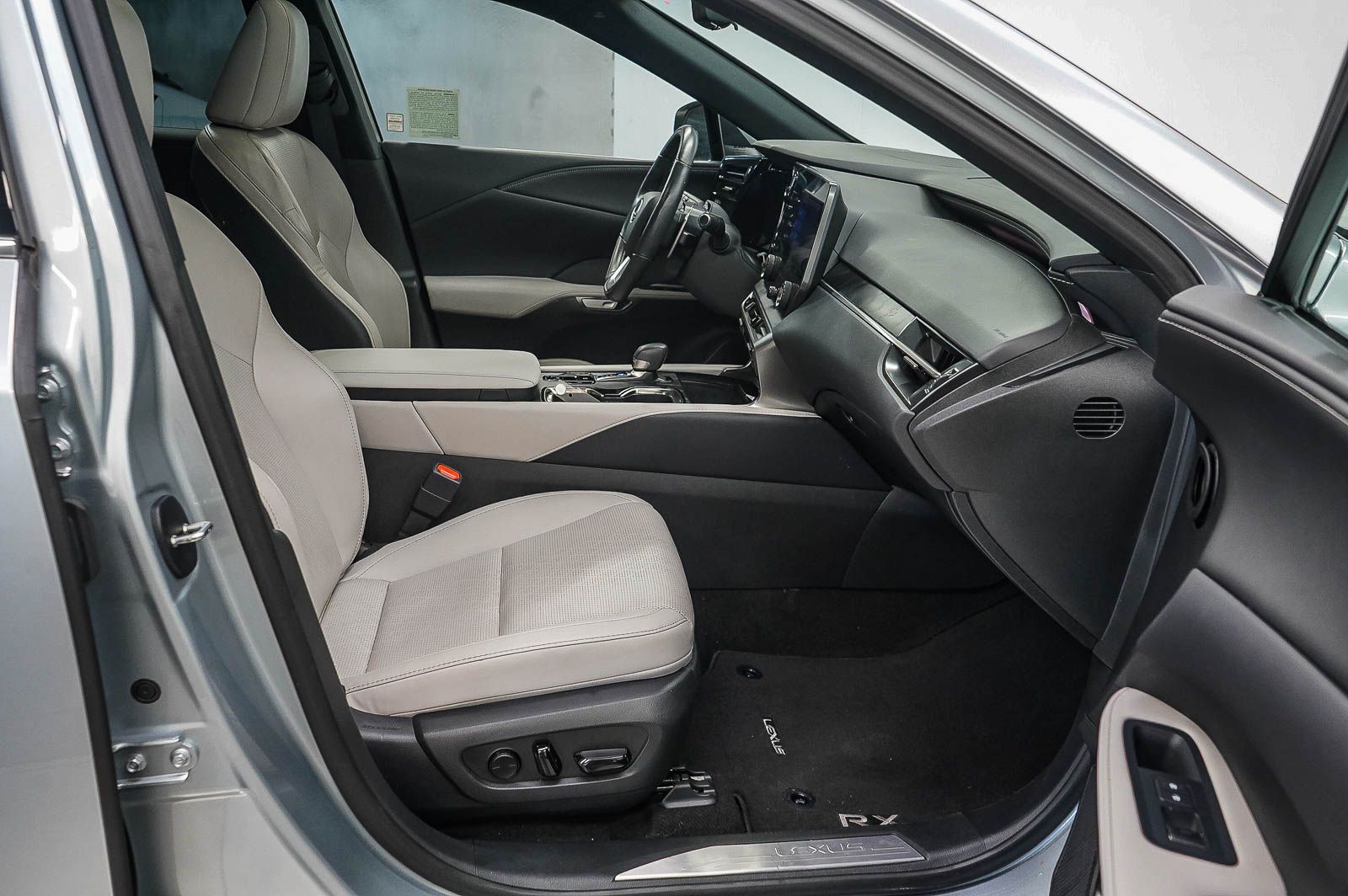 Thumbnail: 2023 Lexus RX - 16