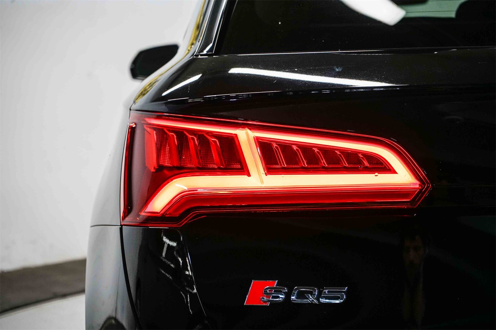 Thumbnail: 2018 Audi SQ5 - 9