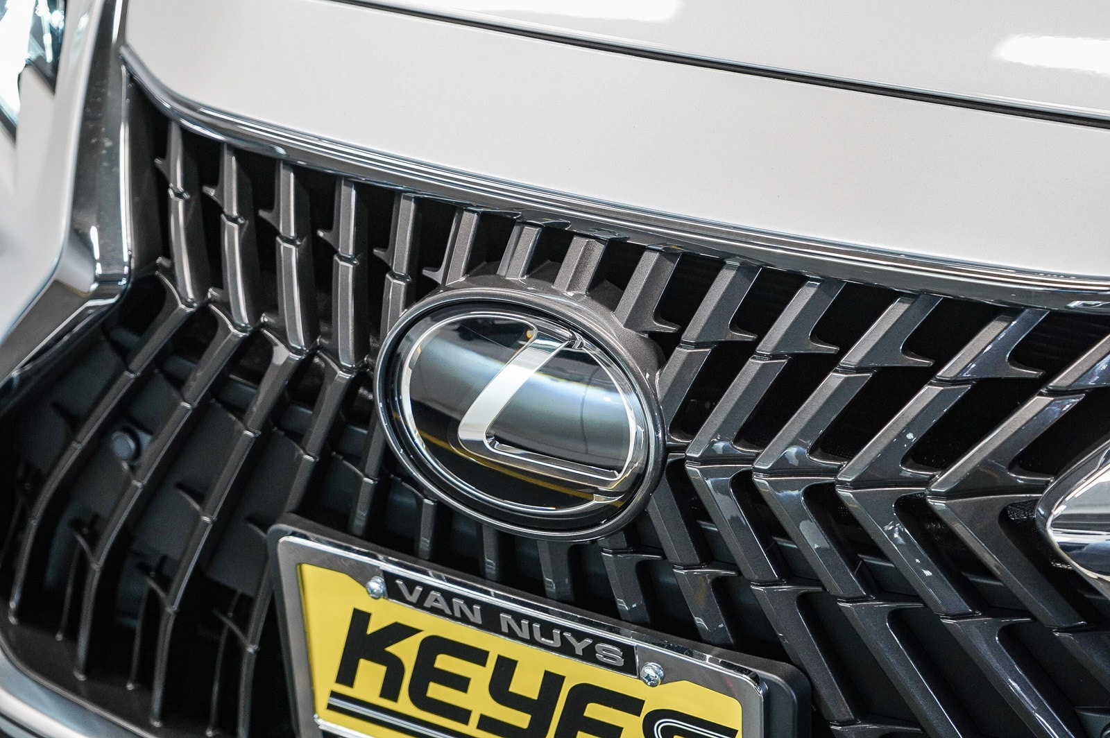 Thumbnail: 2025 Lexus ES - 8