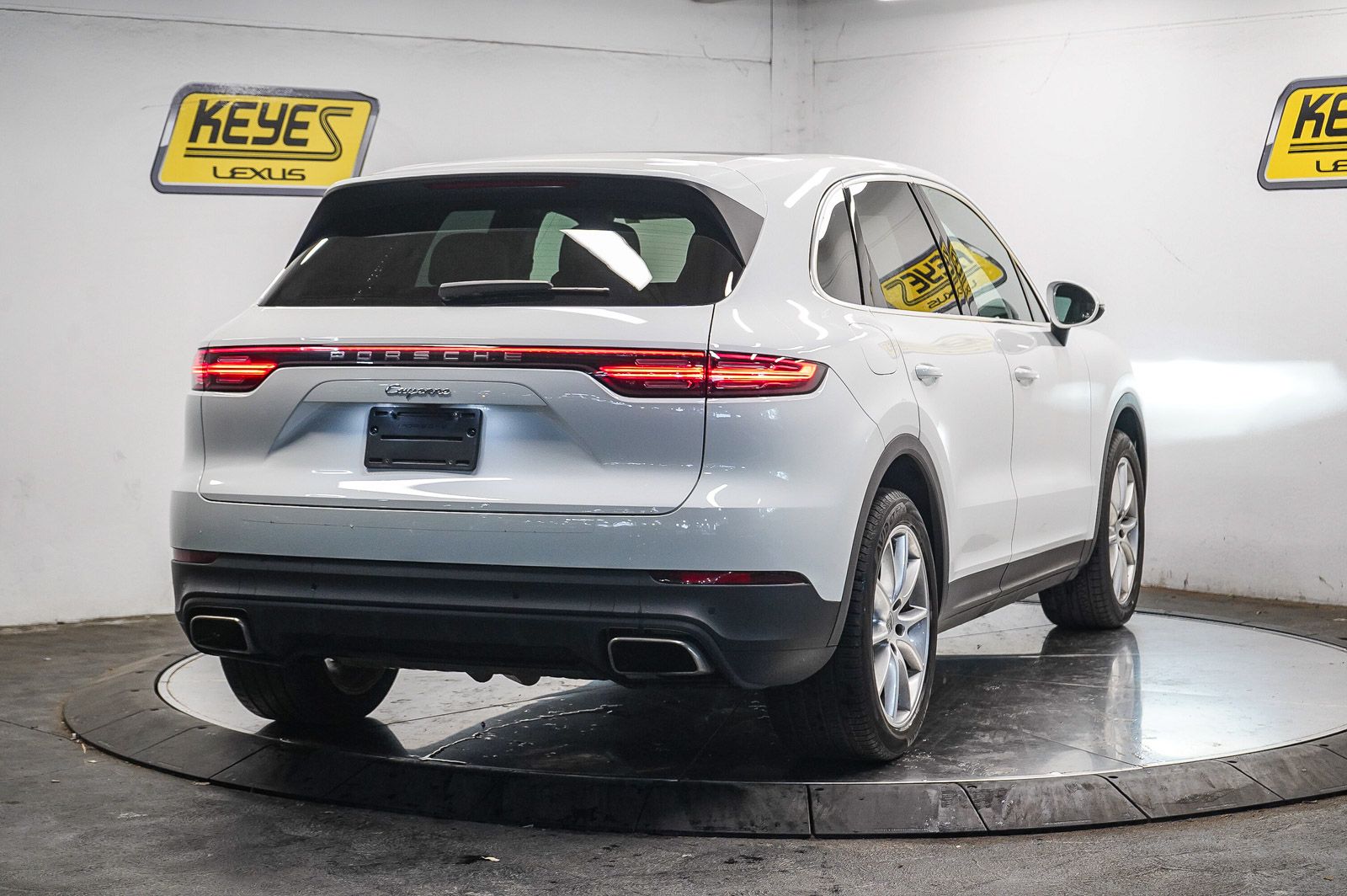 Thumbnail: 2022 Porsche Cayenne - 4