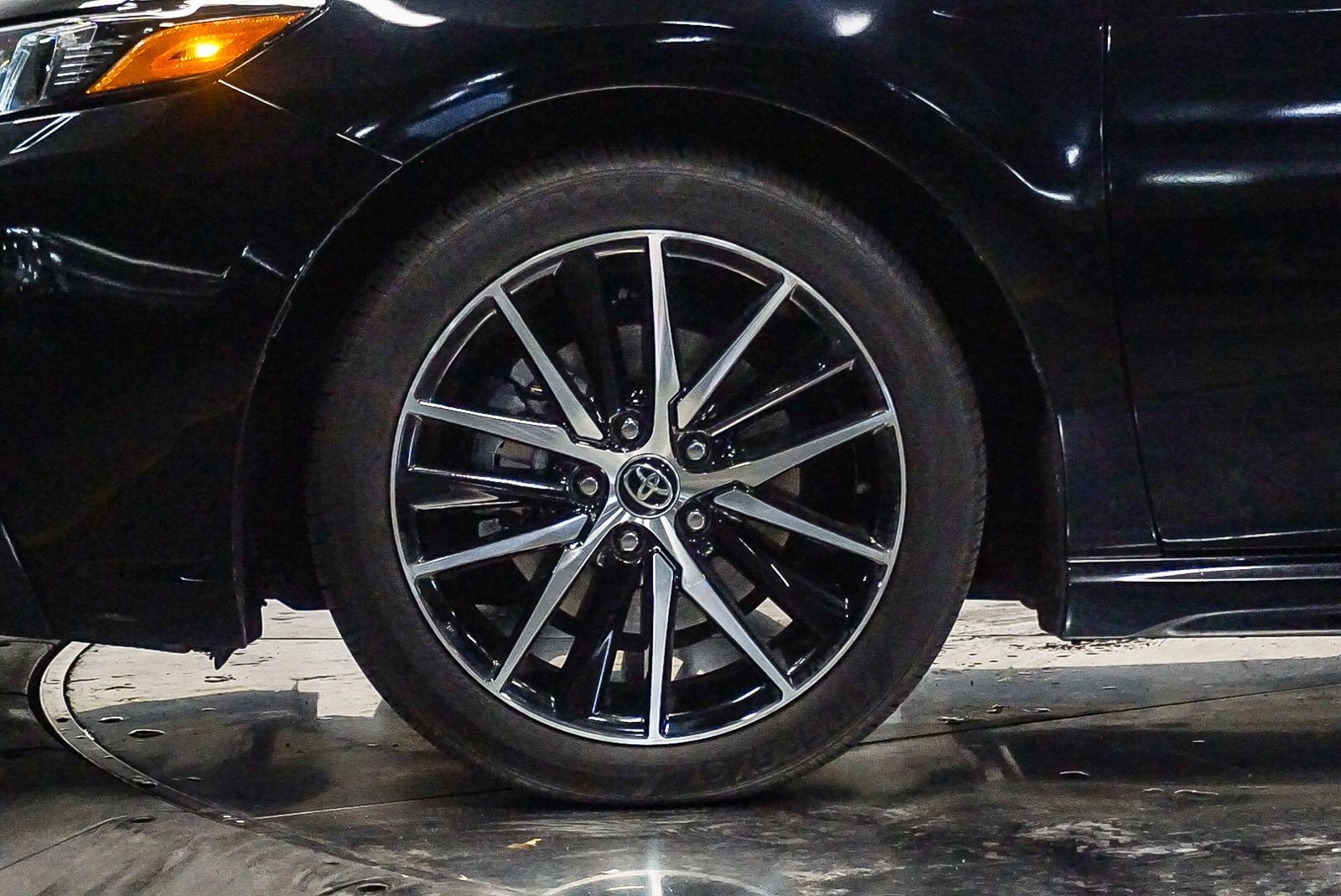 Thumbnail: 2023 Toyota Camry - 9