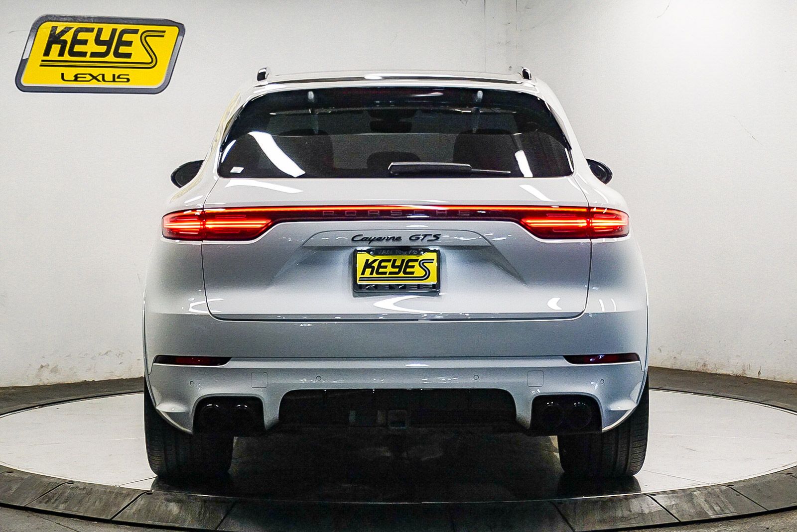 Thumbnail: 2023 Porsche Cayenne - 3