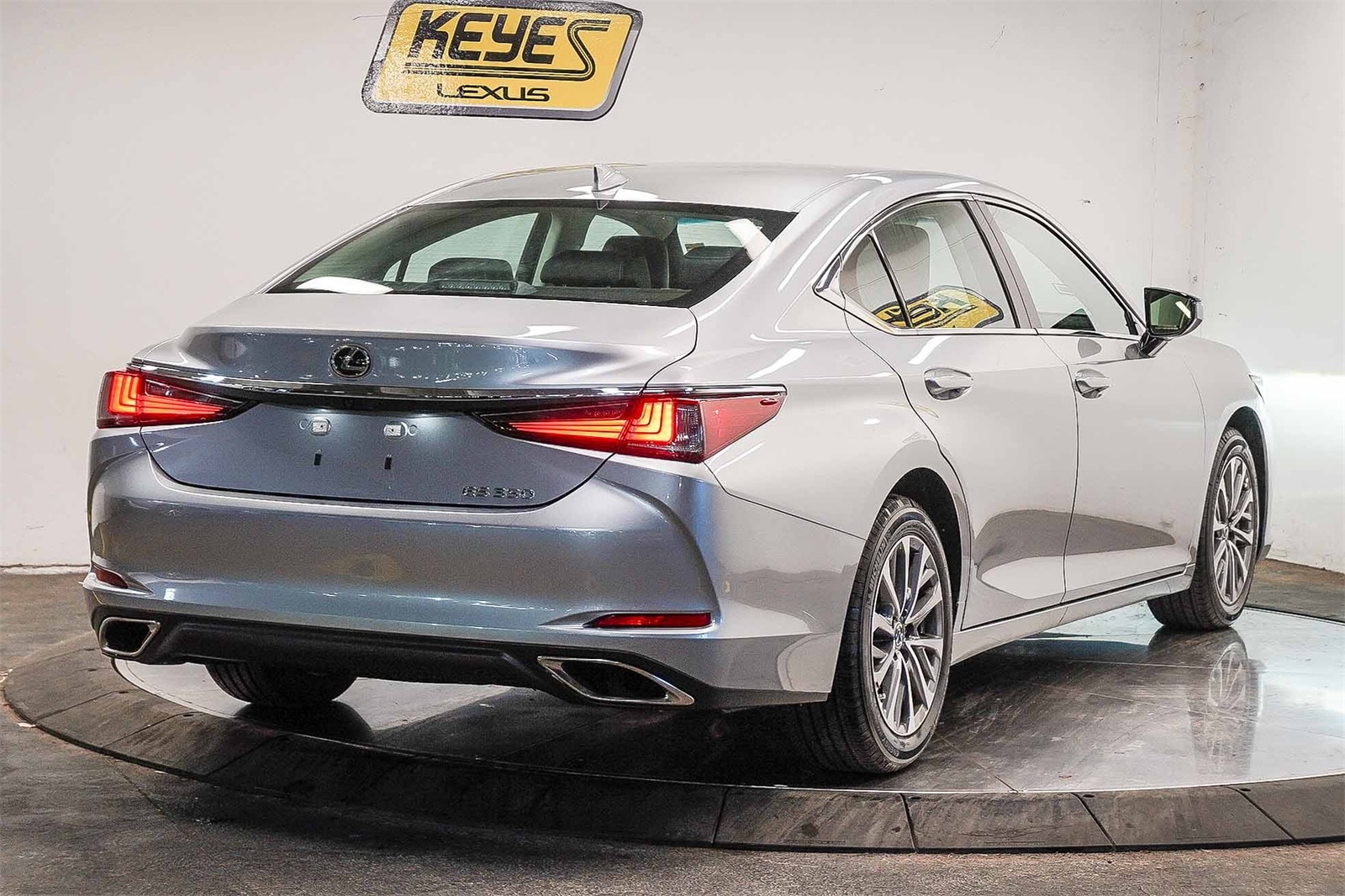 Thumbnail: 2025 Lexus ES - 4