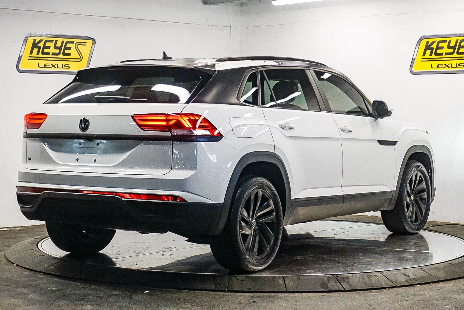 Thumbnail: 2023 Volkswagen Atlas - 3