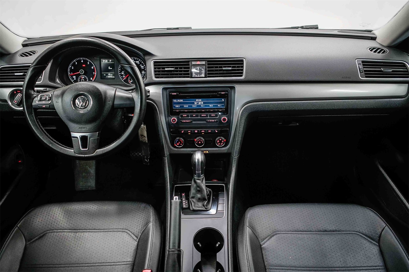 Thumbnail: 2015 Volkswagen Passat - 11