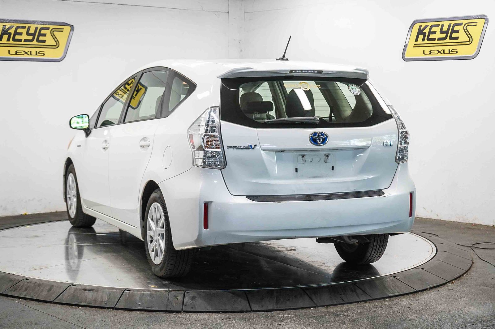 Thumbnail: 2012 Toyota Prius v - 2