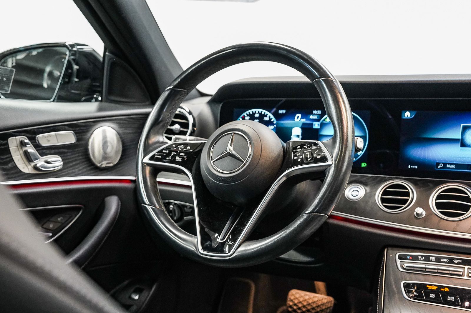 Thumbnail: 2022 Mercedes-Benz E-Class - 14