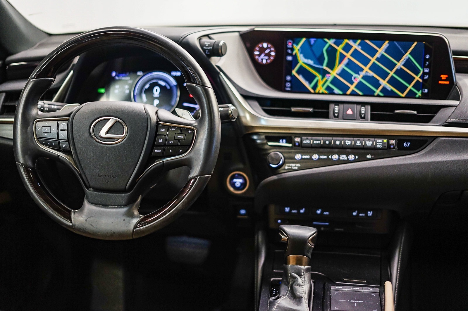 Thumbnail: 2020 Lexus ES - 13