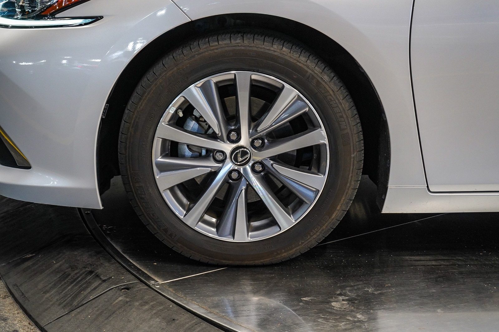 Thumbnail: 2021 Lexus ES - 9