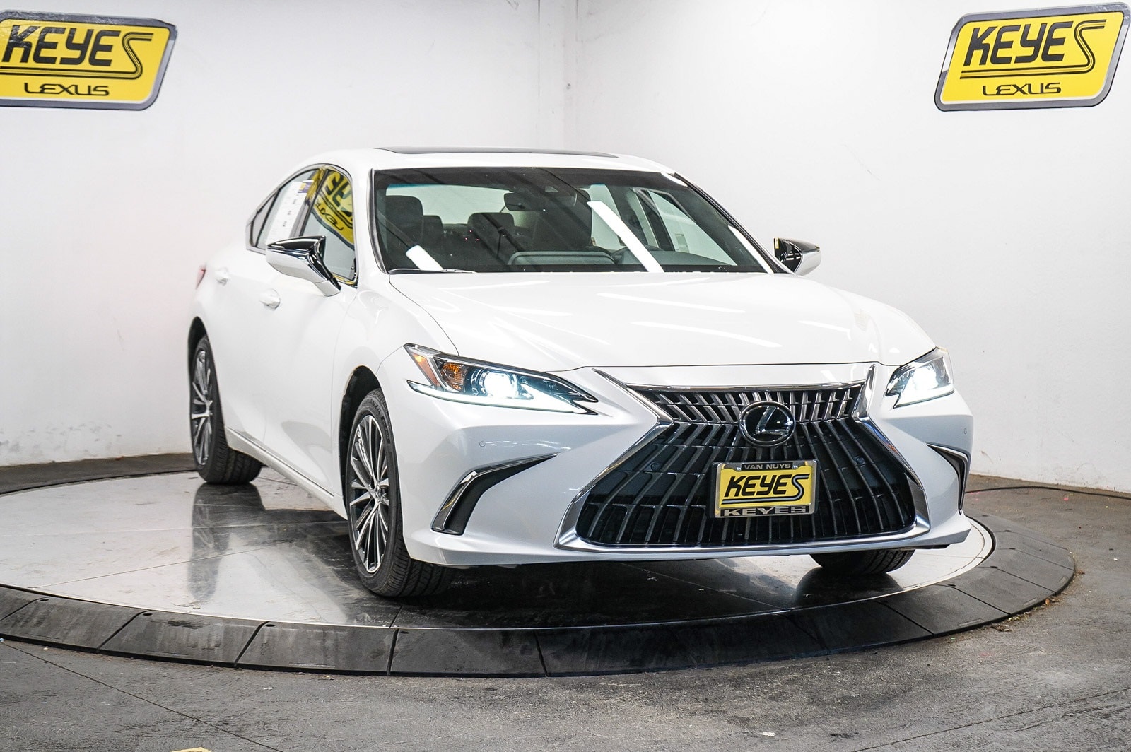 Thumbnail: 2025 Lexus ES - 5