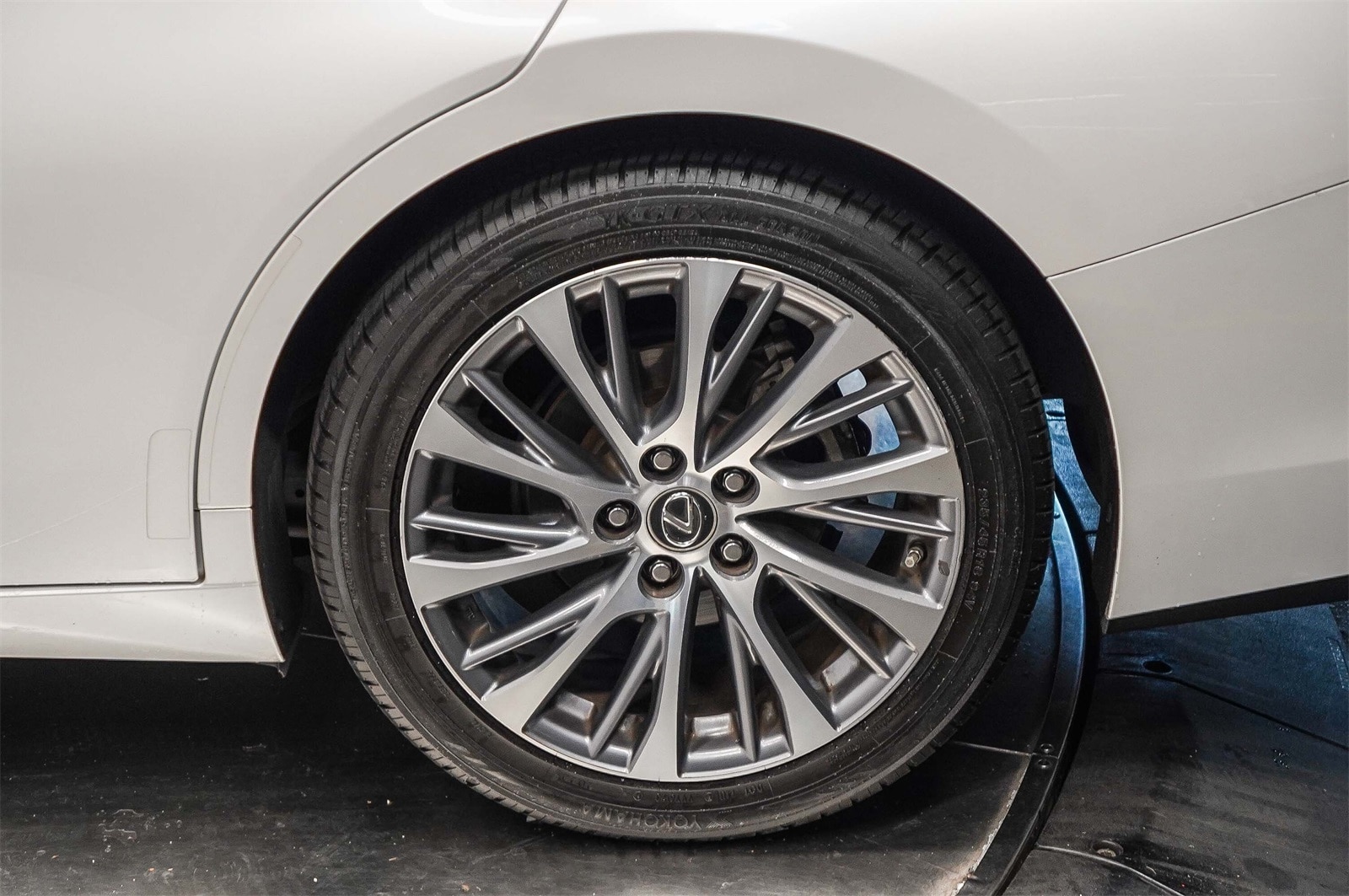 Thumbnail: 2021 Lexus ES - 11