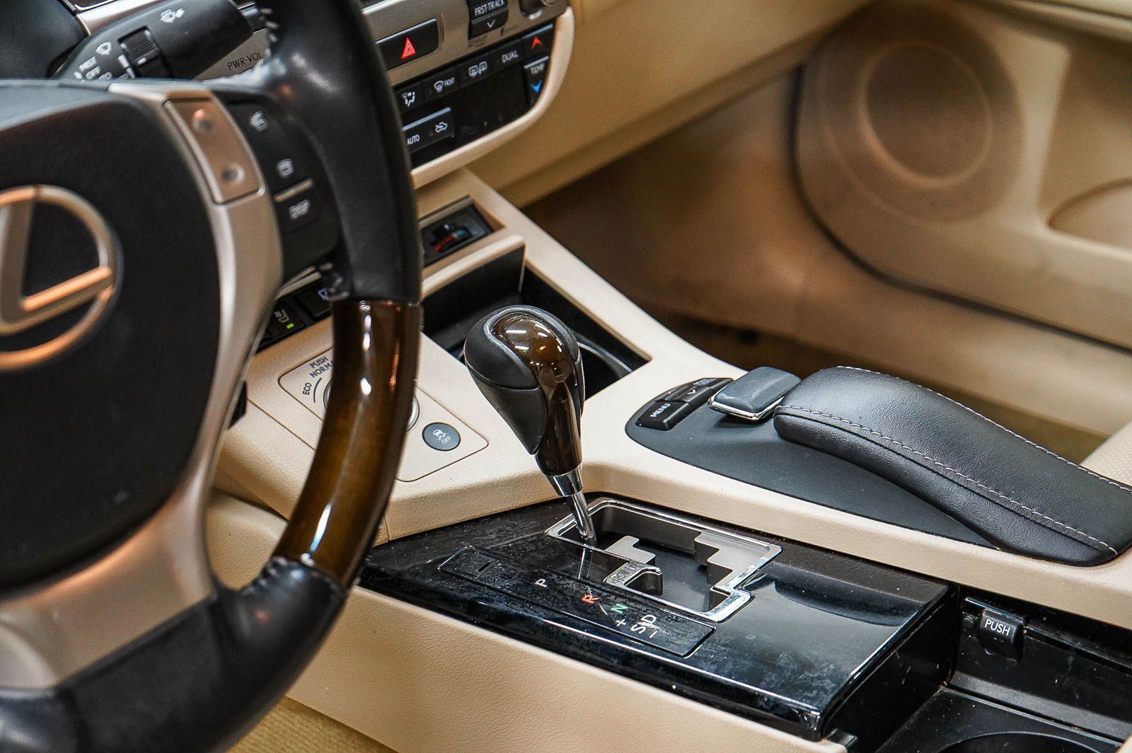 Thumbnail: 2013 Lexus ES - 23