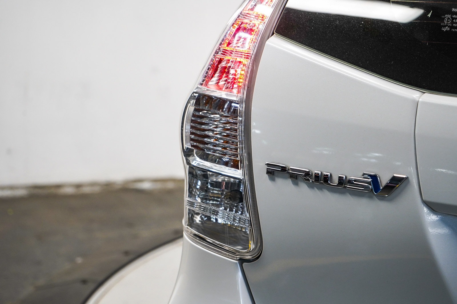 Thumbnail: 2013 Toyota Prius v - 11