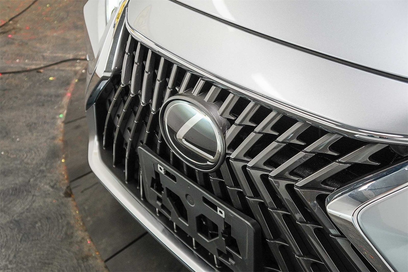 Thumbnail: 2025 Lexus ES - 9