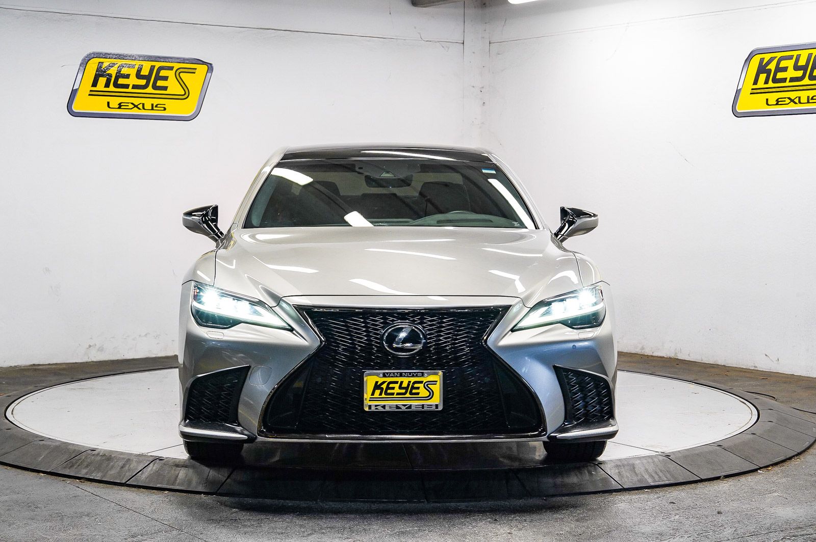 Thumbnail: 2022 Lexus LS - 5