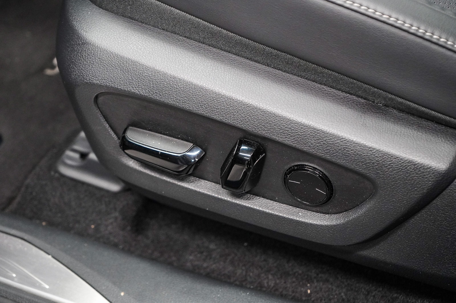 Thumbnail: 2023 Lexus RX - 23