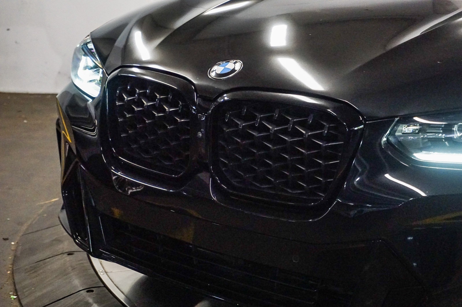 Thumbnail: 2023 BMW X4 - 8