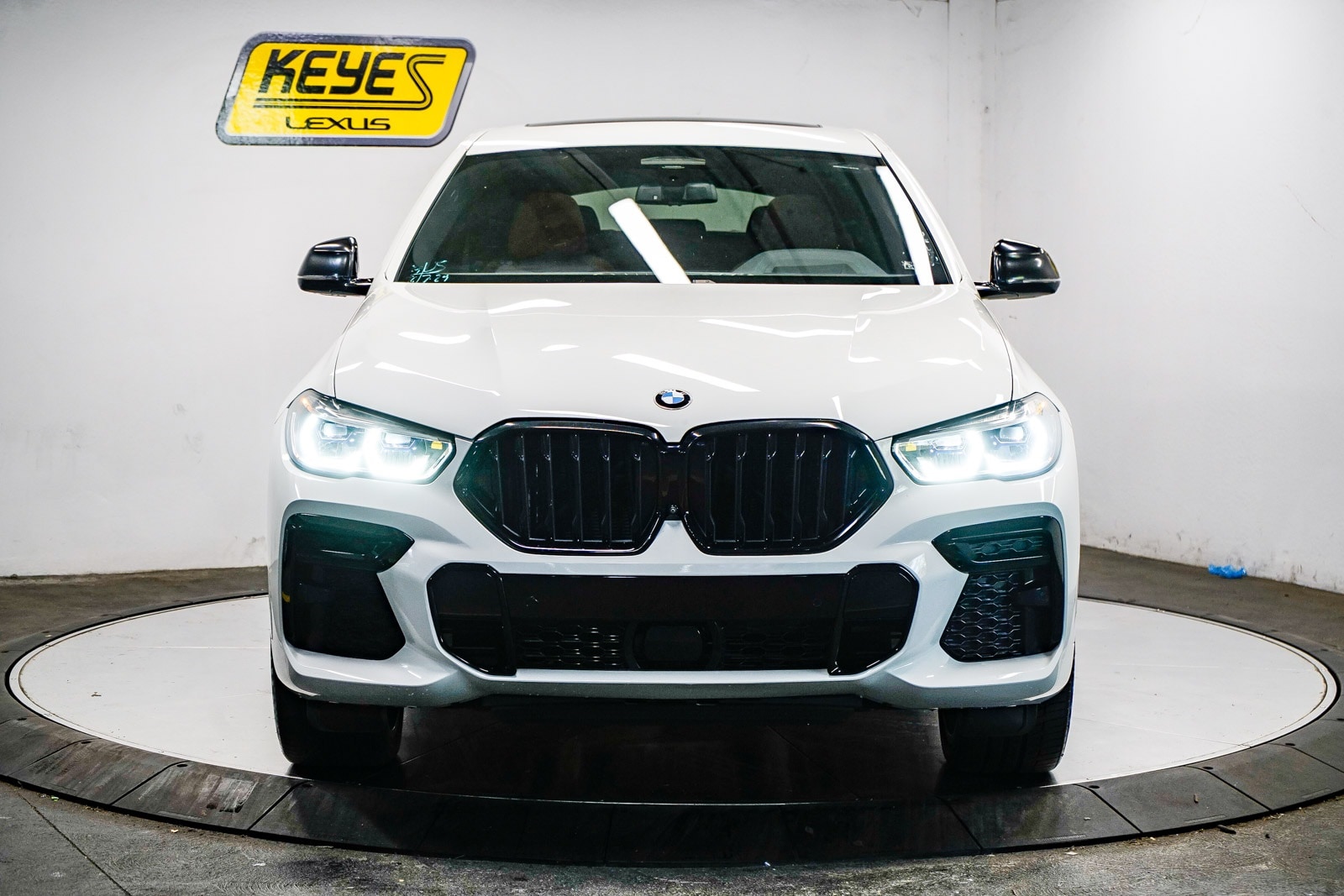 Thumbnail: 2022 BMW X6 - 6