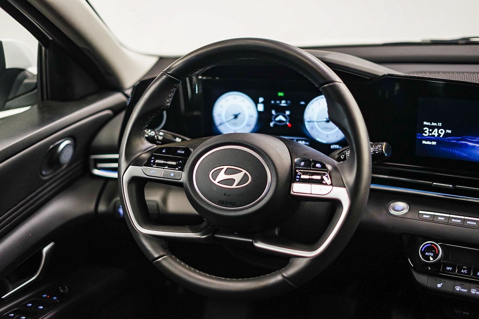 Thumbnail: 2025 Hyundai Elantra - 18