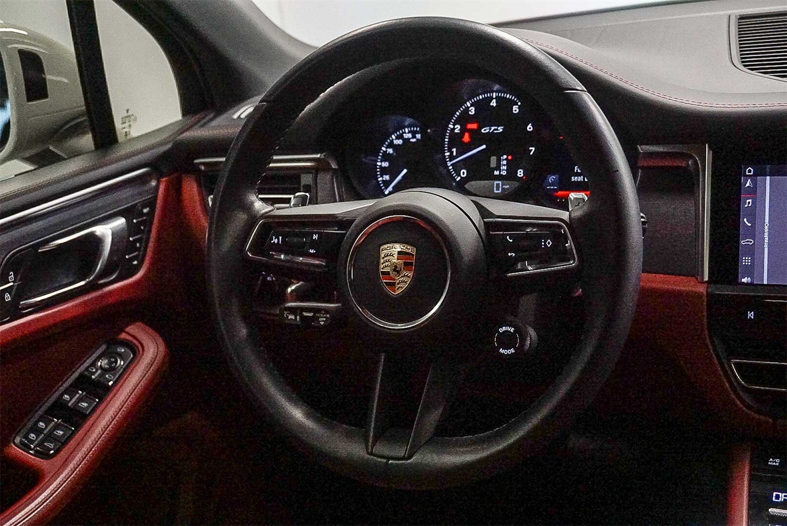 Thumbnail: 2023 Porsche Macan - 16