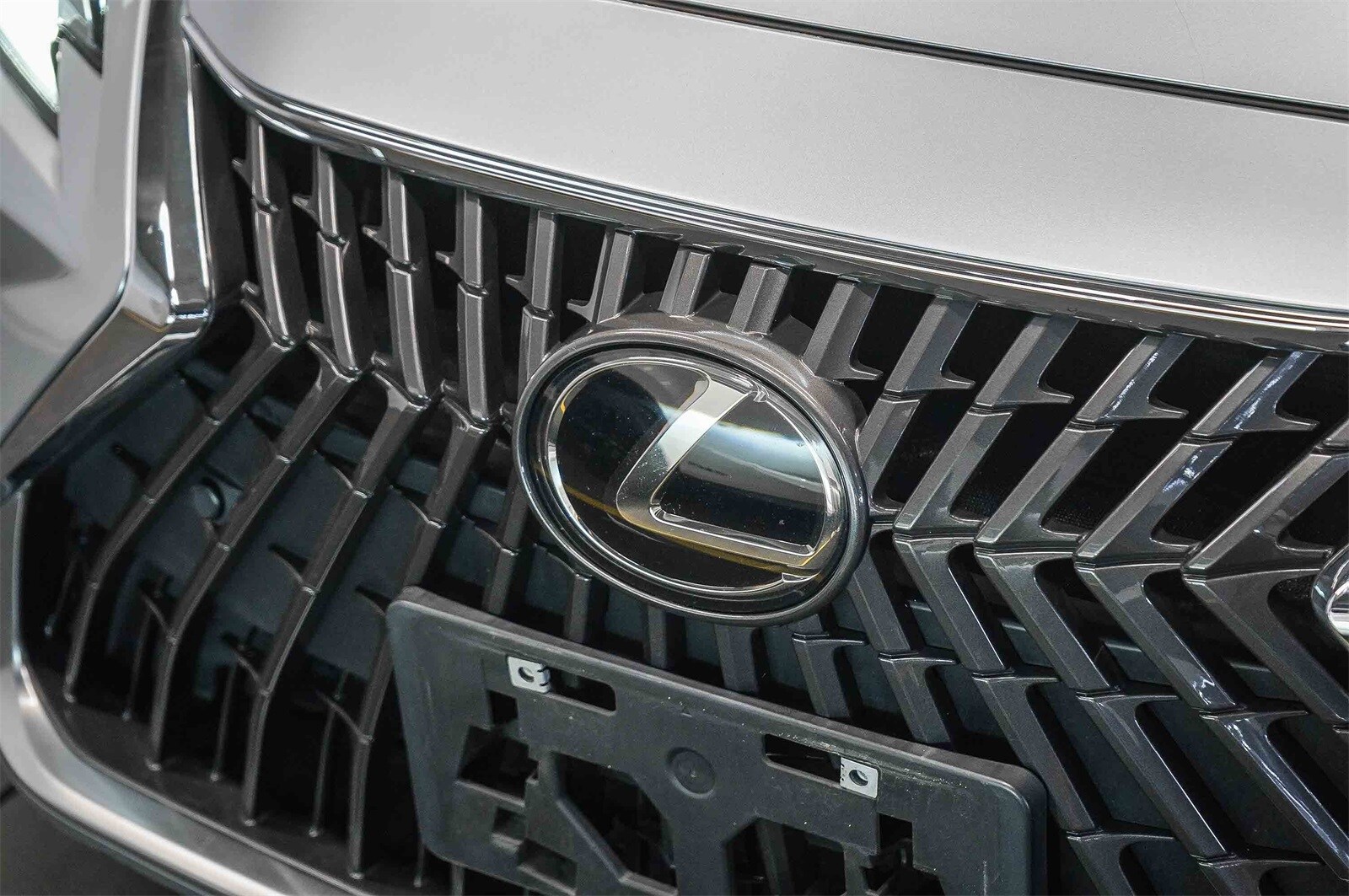 Thumbnail: 2023 Lexus ES - 8