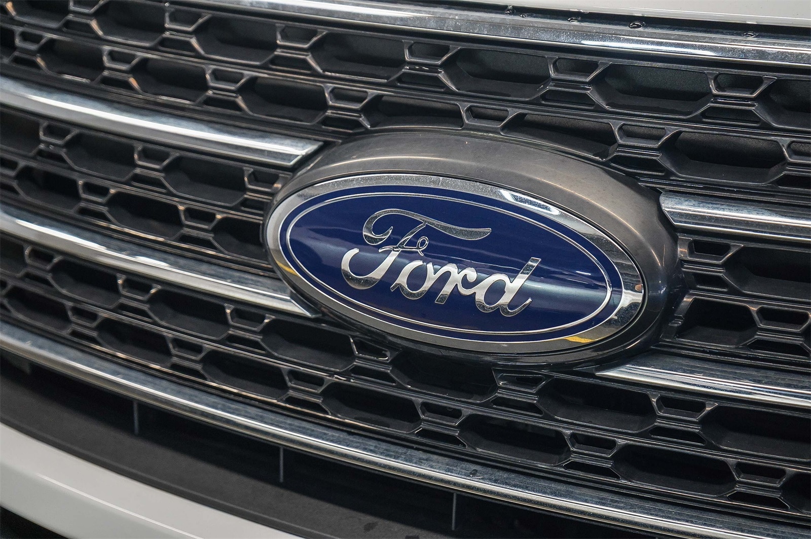 Thumbnail: 2022 Ford Explorer - 8