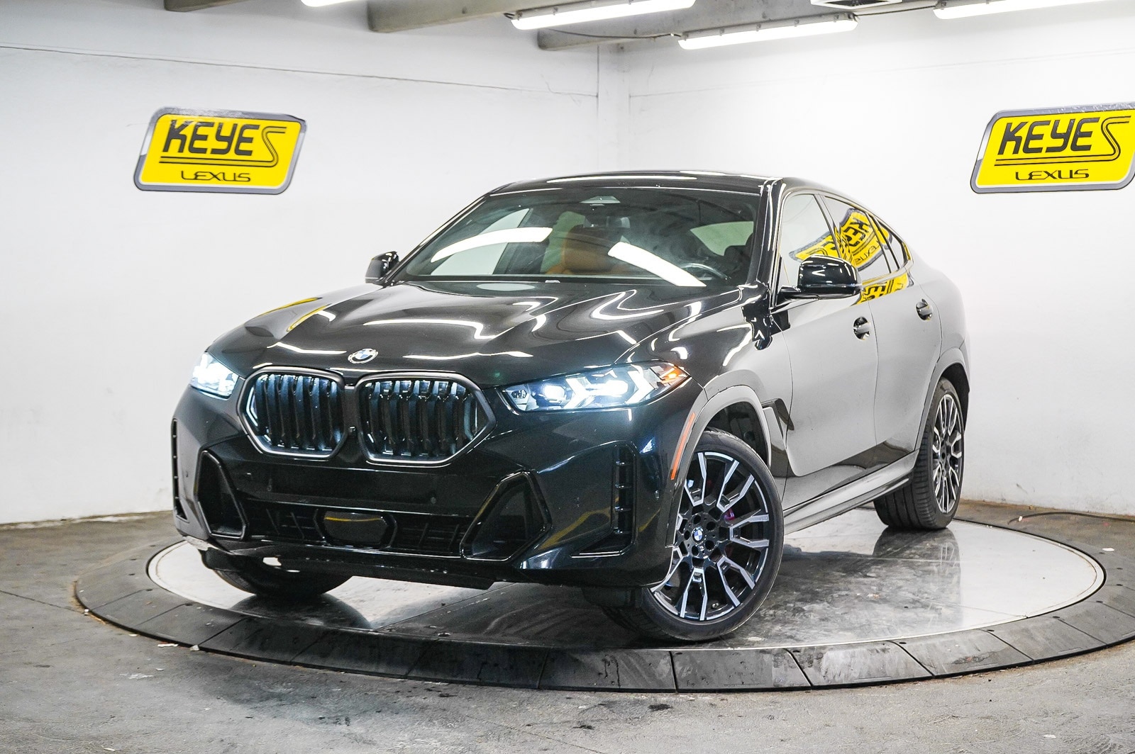 2024 BMW X6 40i's photo