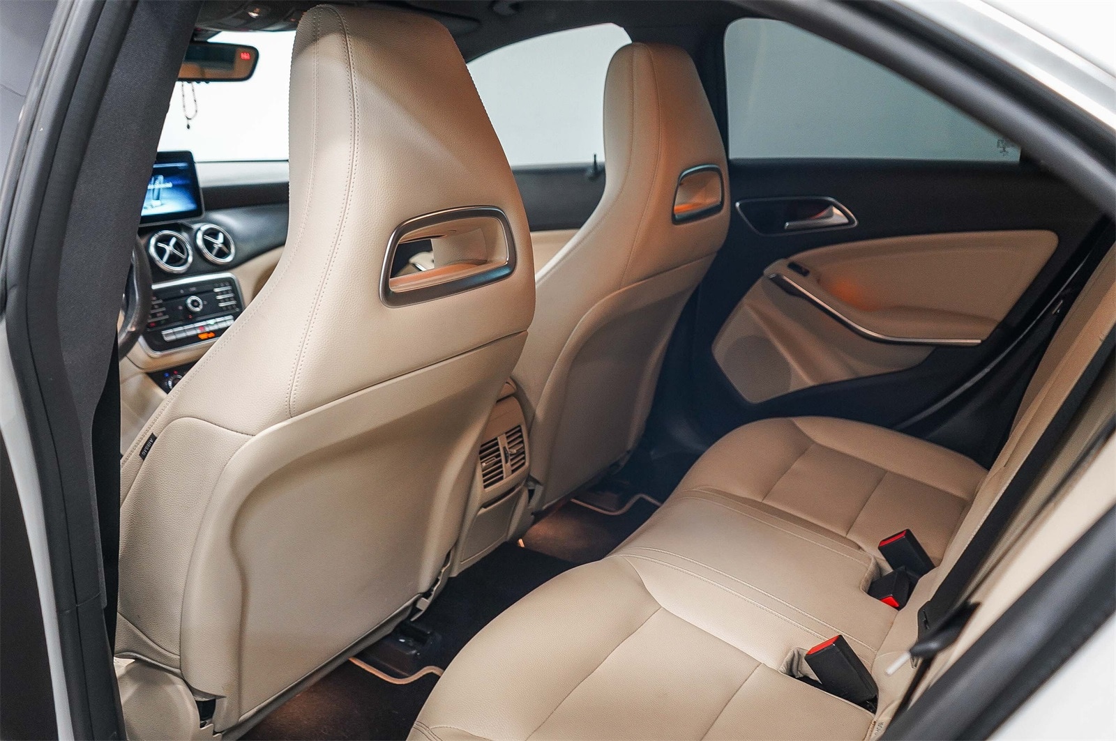 Thumbnail: 2018 Mercedes-Benz CLA - 18