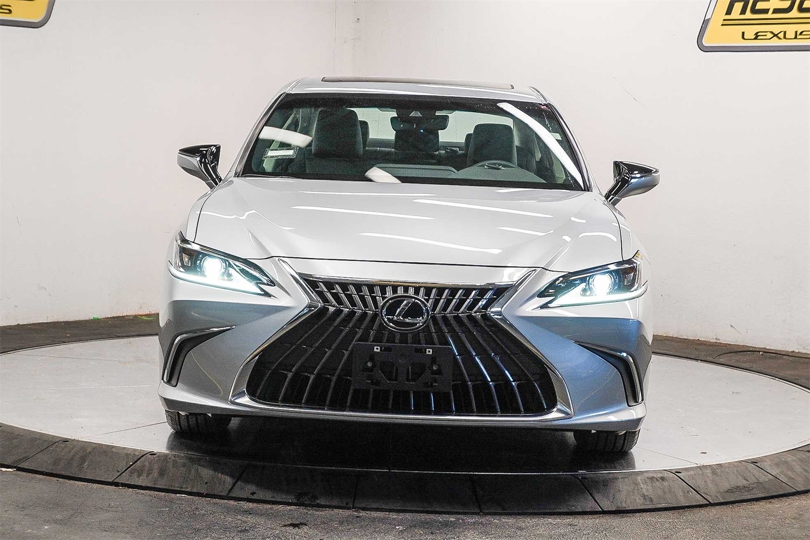 Thumbnail: 2025 Lexus ES - 2