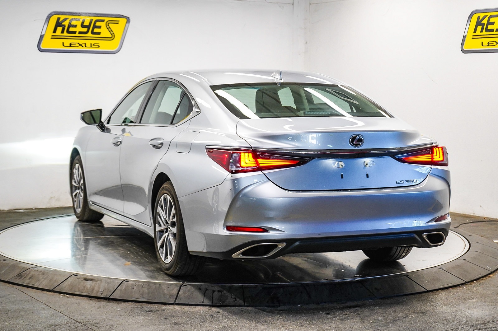 Thumbnail: 2024 Lexus ES - 2