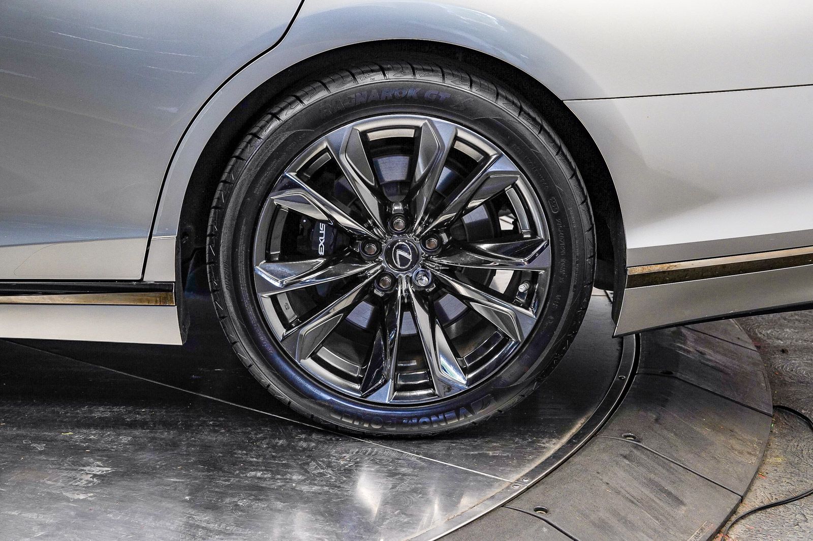 Thumbnail: 2022 Lexus LS - 9