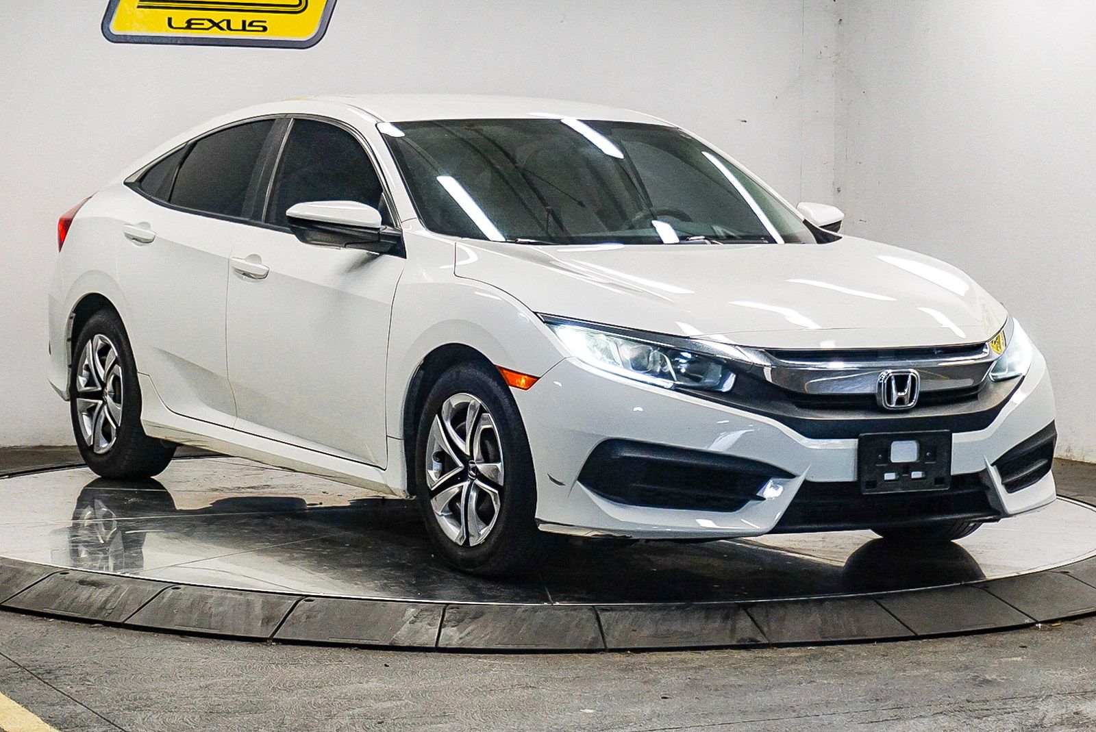 Thumbnail: 2016 Honda Civic - 6