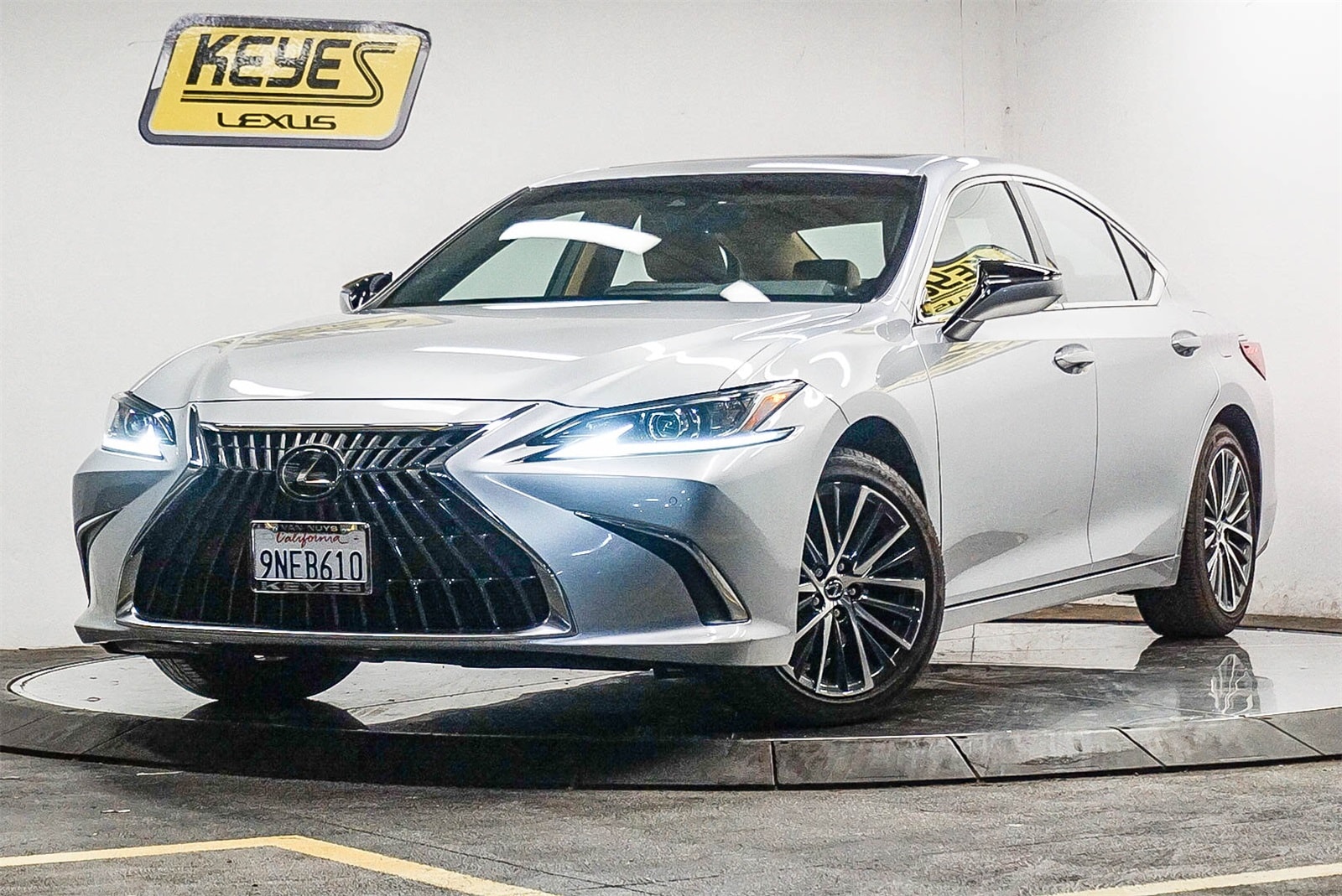 2024 Lexus ES 350's photo