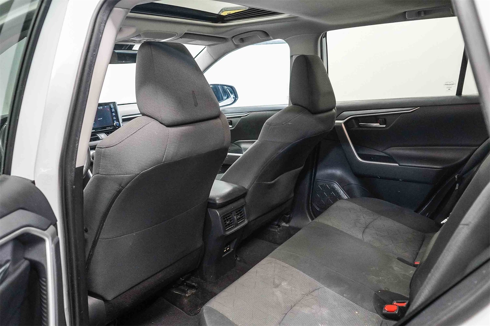 Thumbnail: 2019 Toyota RAV4 - 19