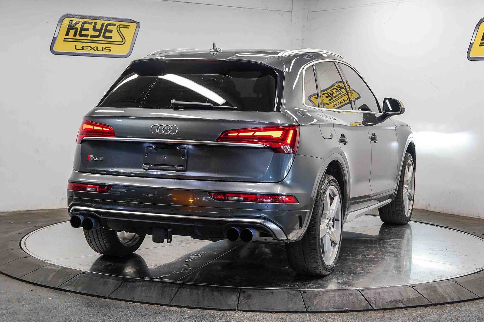 Thumbnail: 2021 Audi SQ5 - 3
