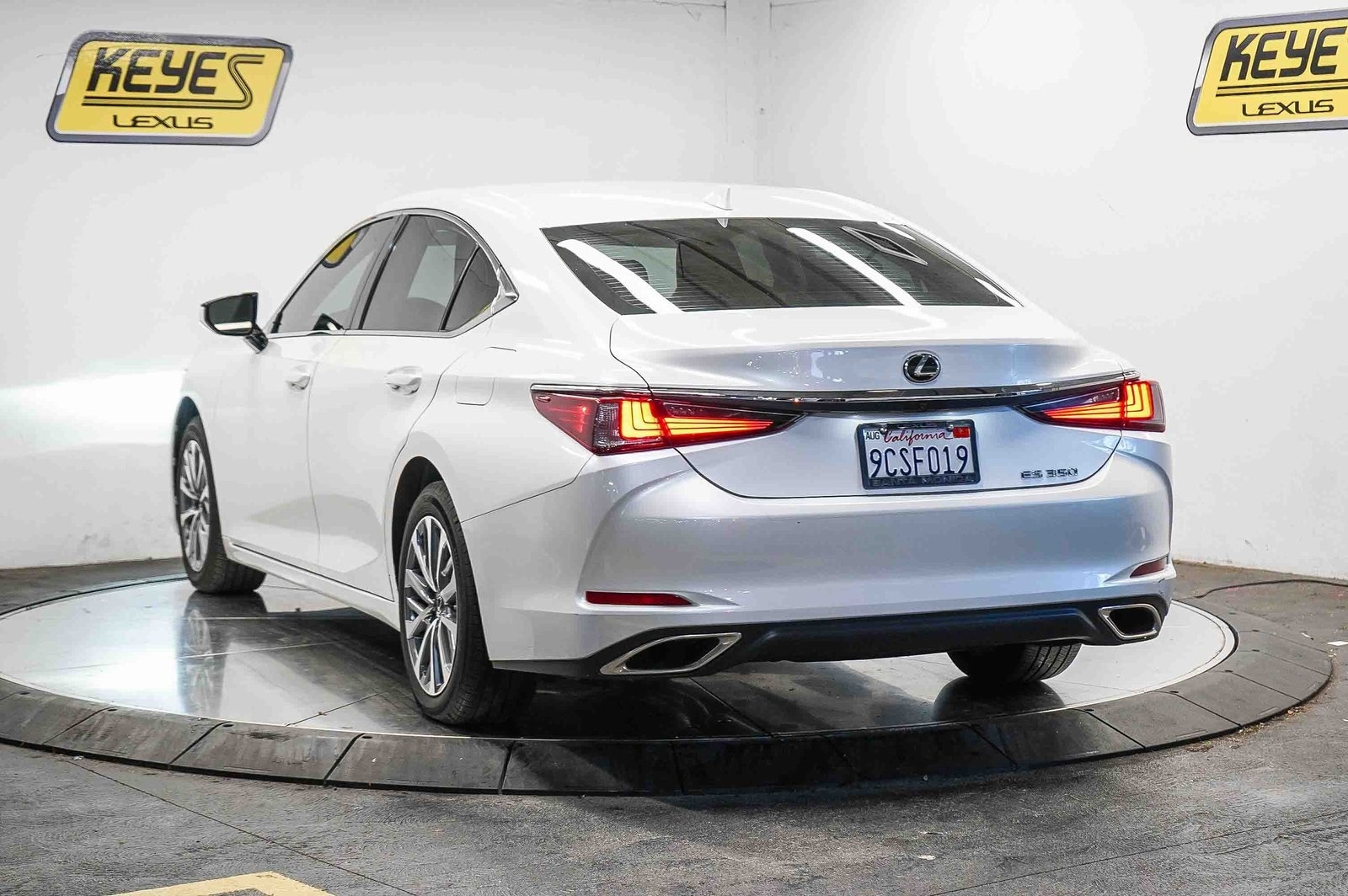 Thumbnail: 2022 Lexus ES - 2