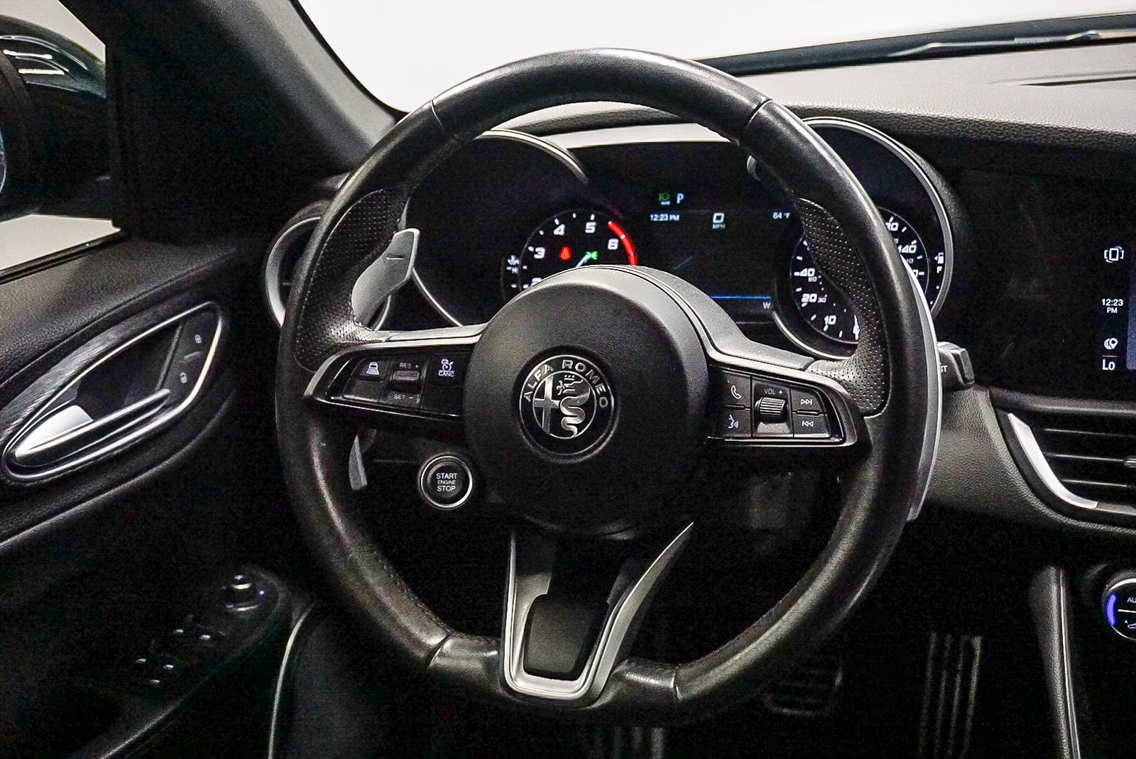 Thumbnail: 2022 Alfa Romeo Giulia - 15