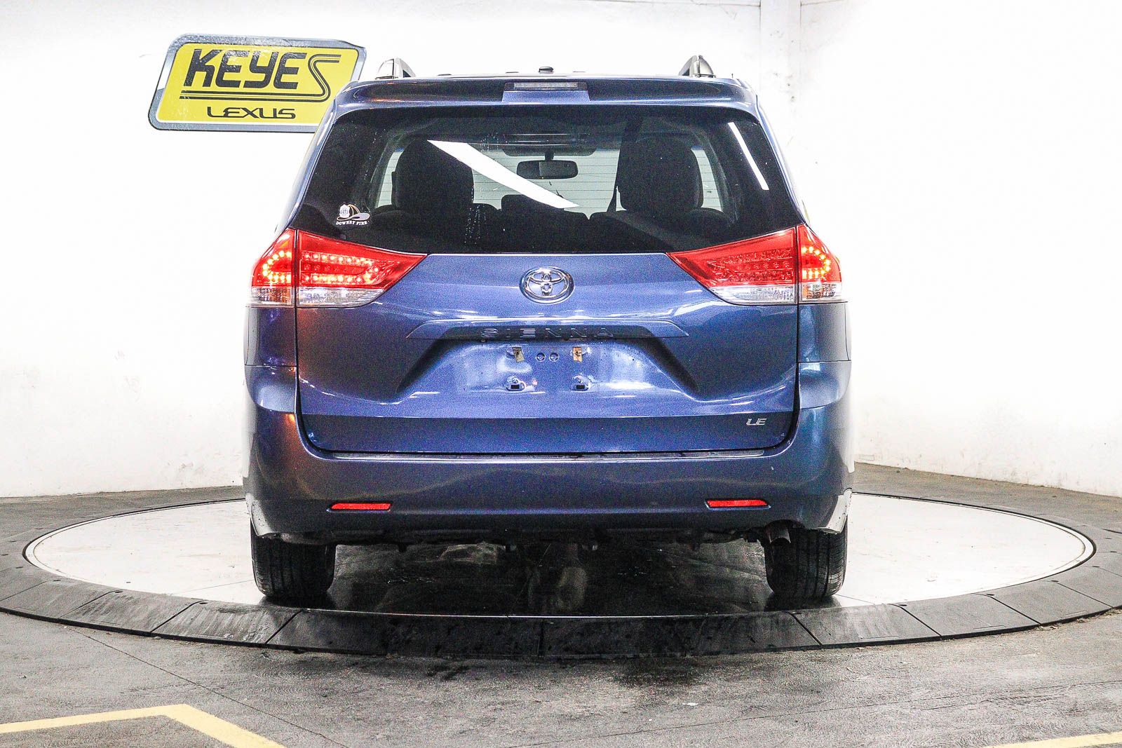 Thumbnail: 2014 Toyota Sienna - 3