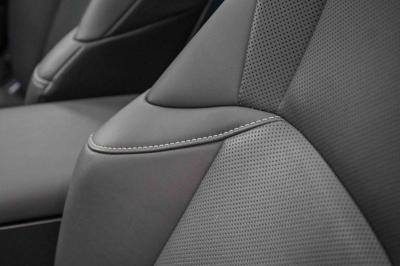 Thumbnail: 2022 Lexus ES - 20