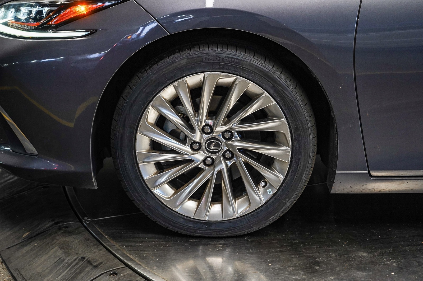 Thumbnail: 2020 Lexus ES - 9