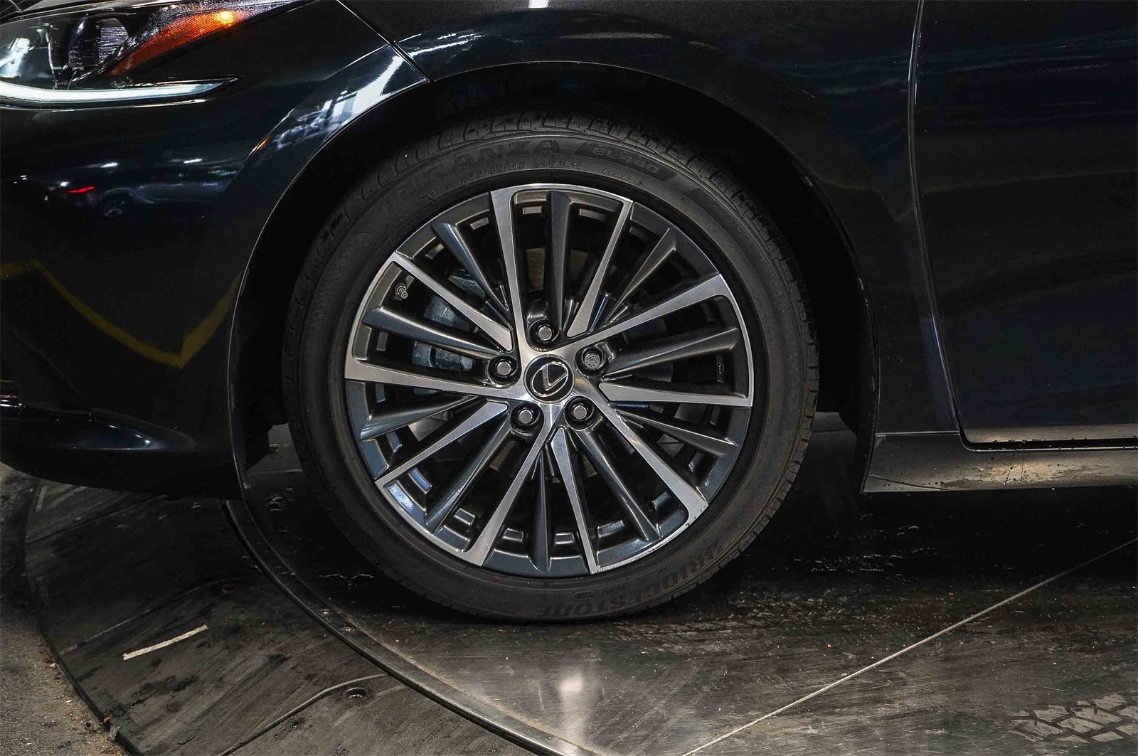 Thumbnail: 2023 Lexus ES - 9