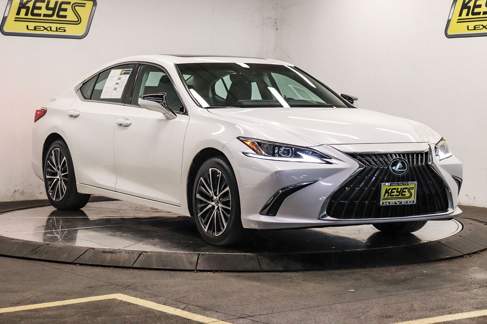 Thumbnail: 2025 Lexus ES - 4