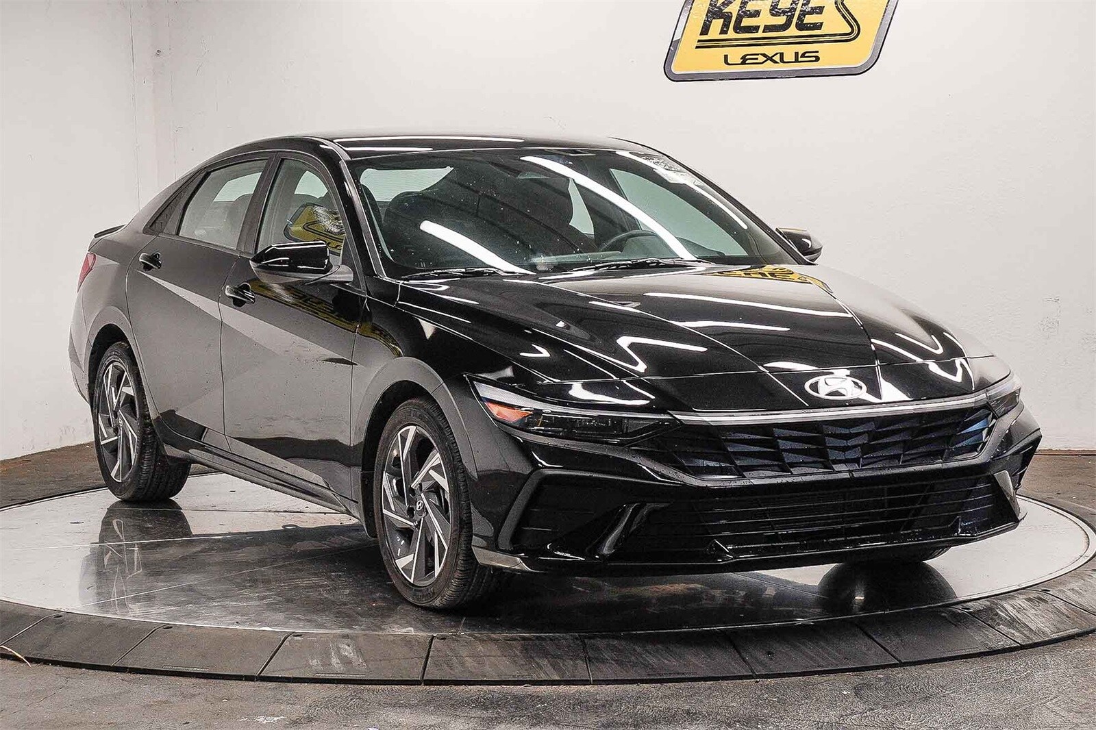 2025 Hyundai Elantra SEL Sport photo 3