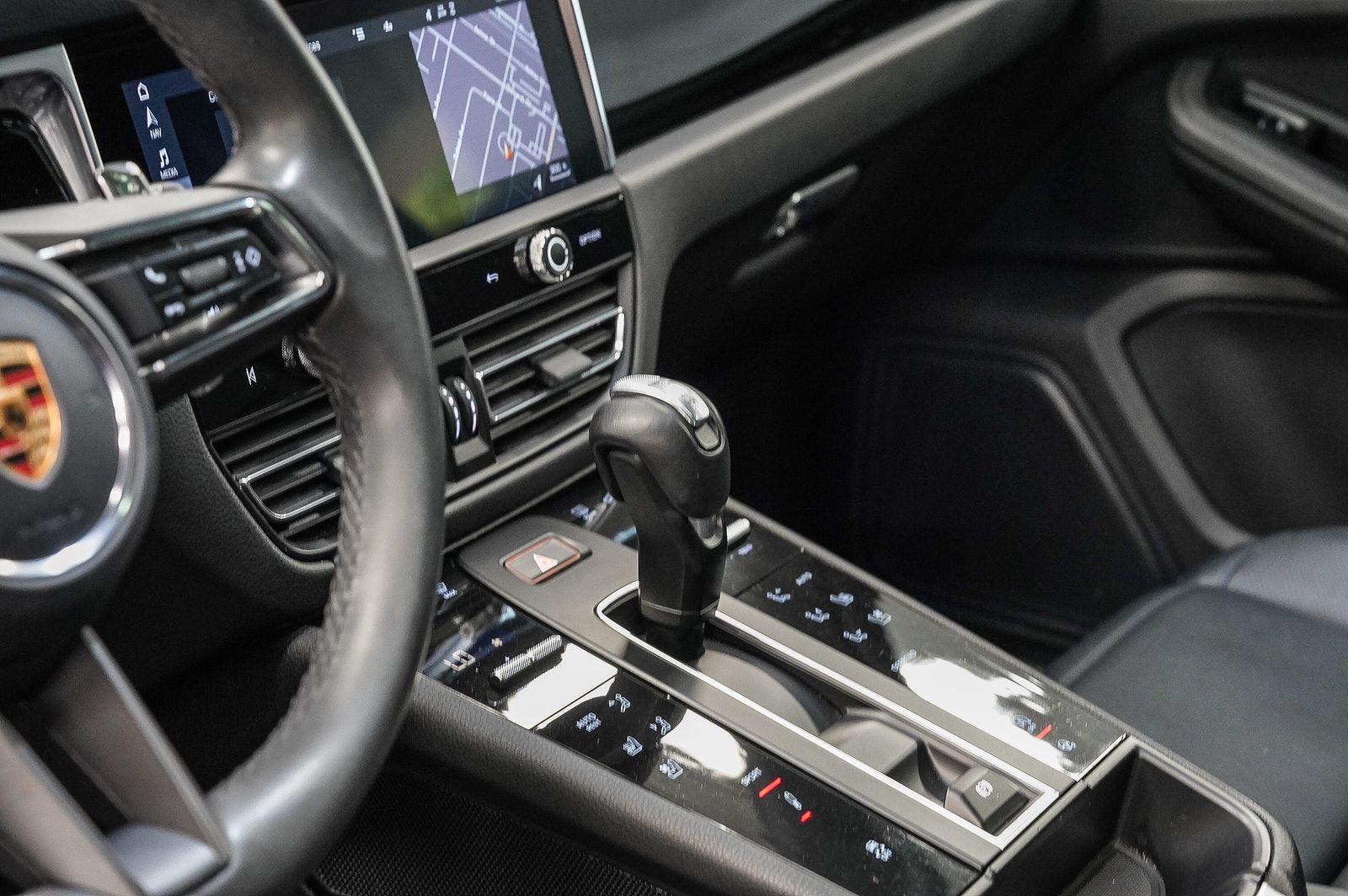 Thumbnail: 2023 Porsche Macan - 23