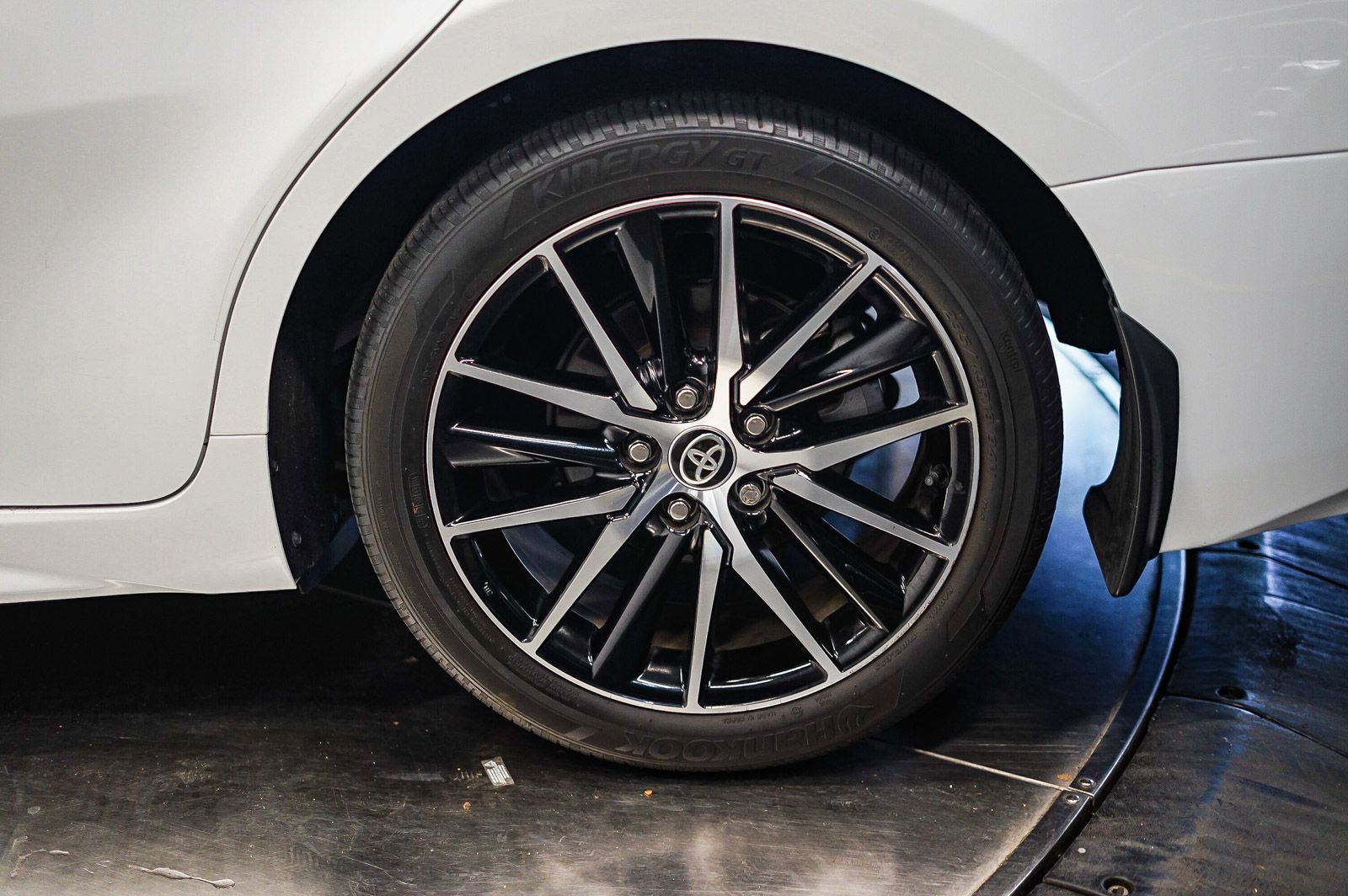 Thumbnail: 2023 Toyota Camry - 10