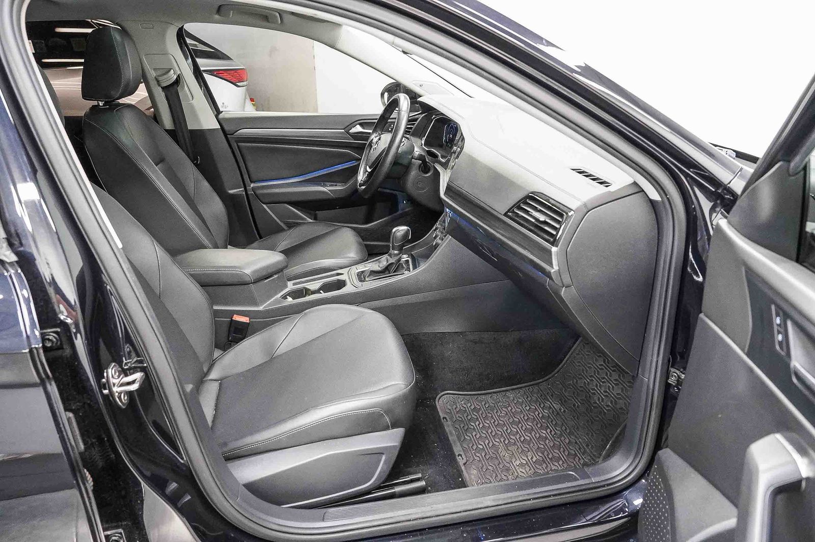 Thumbnail: 2019 Volkswagen Jetta - 16