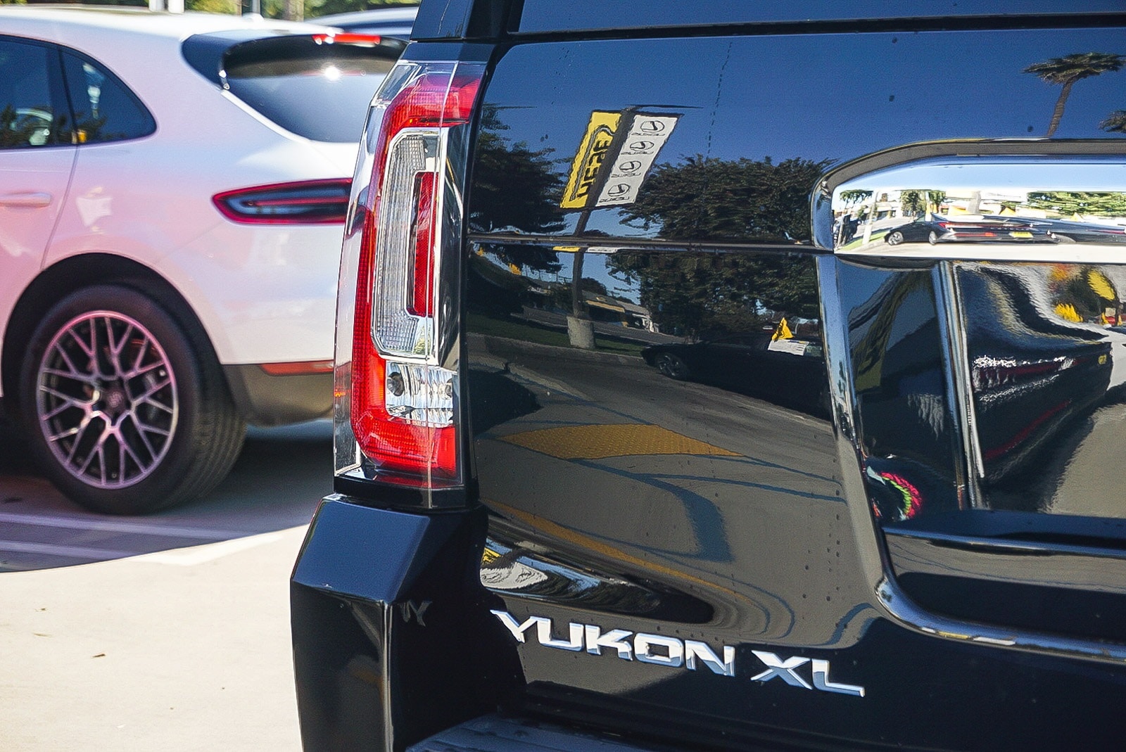 Thumbnail: 2015 GMC Yukon XL - 11