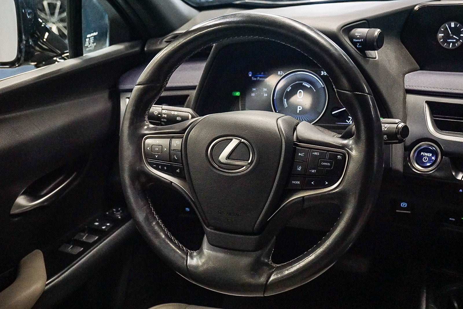 Thumbnail: 2020 Lexus UX - 17